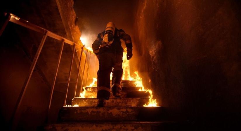 Tragédia Tolnán: egy idős nő égett bent a péntek éjszakai tűzben