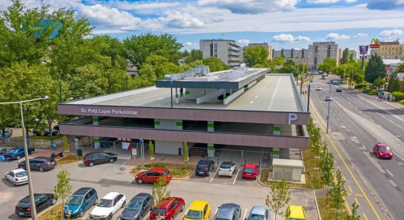 Lezárják a Dr. Petz Lajos Parkolóház egyik bejáratát