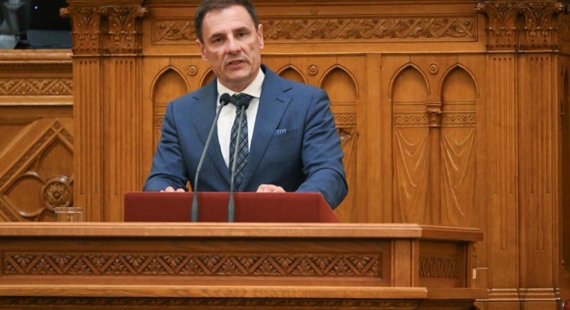 Gyanúsítottként hallgatták ki Tuzson Bence korábbi államtitkárát