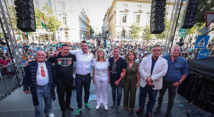 A Terror Háza jövőjéért demonstráltak az Andrássy úton