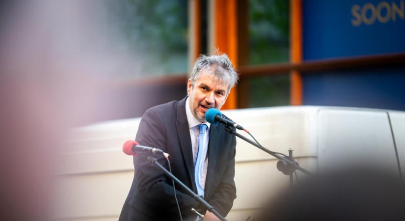 Hadházy Ákos kiperelte: Orbán Viktor idén januárban éjszakánként másfélmillió forint közpénzből dőzsölt Svájc egyik legdrágább luxusszállójában