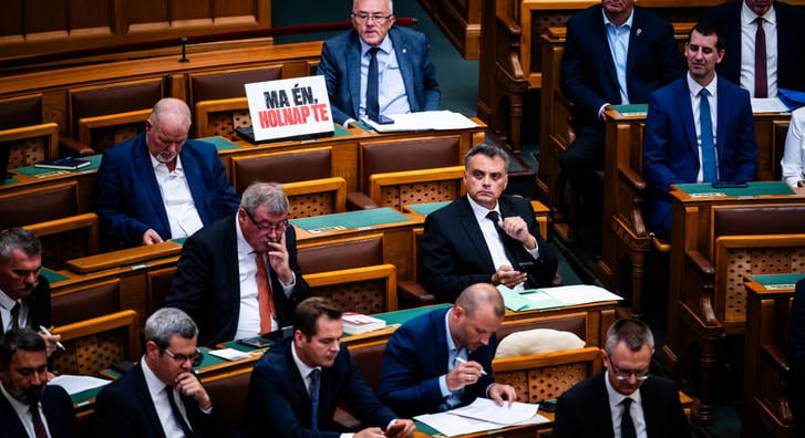Hallerné Nagy Anikó: A tiltott szemléltetőeszközt vegyék le