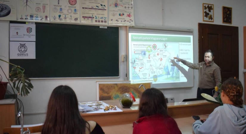 Tizenegyedik alkalommal szervez természettudományos tehetséggondozó hétvégéket a GENIUS