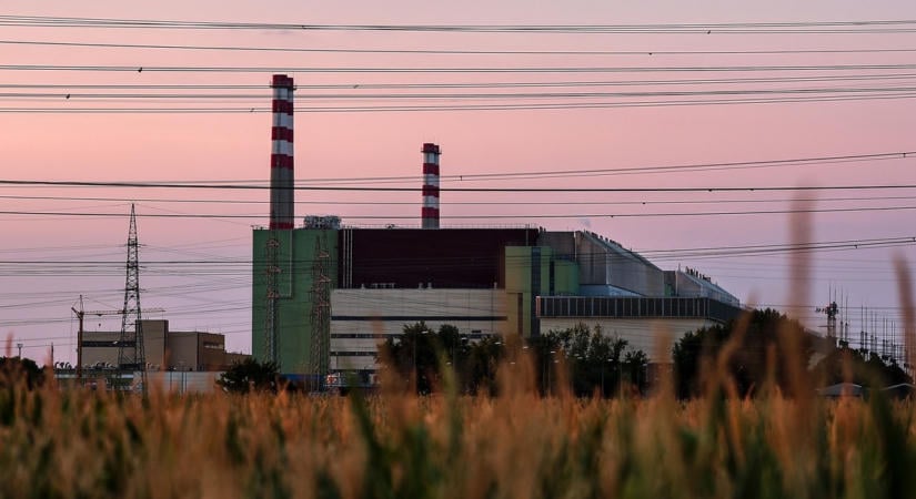 Hirtelen leállt a Paksi Atomerőmű blokkjainak a fele!