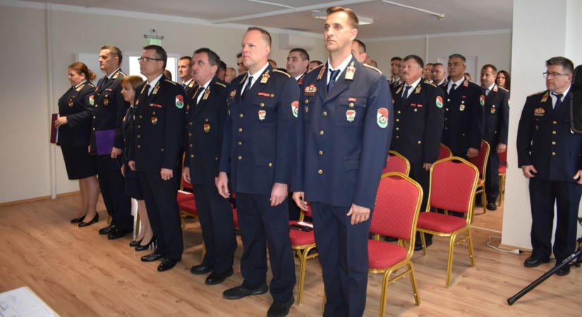 Huszonkilenc Heves megyei tűzoltó részesült elismerésben október 23-a alkalmából
