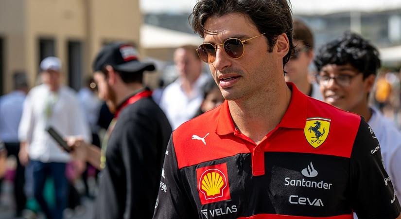 Elképesztő szuperautót újított be Carlos Sainz