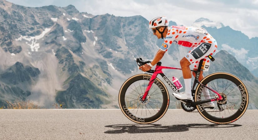 Richard Carapaz nyerte a 2026-os Tour de France királyetapját