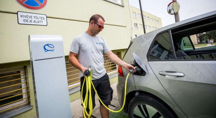 Elektromos autót használtan? Az évszázad üzlete lehet, mások szerint teljes felelőtlenség