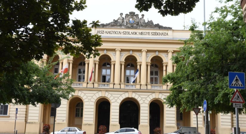 Nyílt pályázaton keresik az új vármegyei főispánt Szolnokra