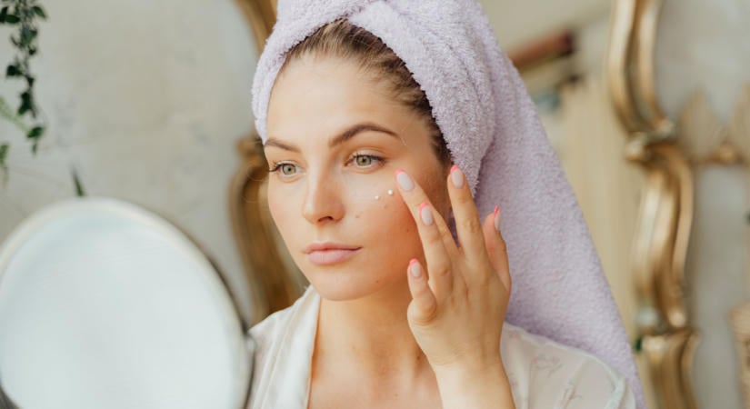 Retinol-szendvics: tényleg megvédi a bőröd az irritációtól, vagy gyengíti a hatást?