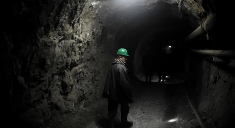 Áramkimaradás miatt több mint hatvan bányász rekedt a föld alatt