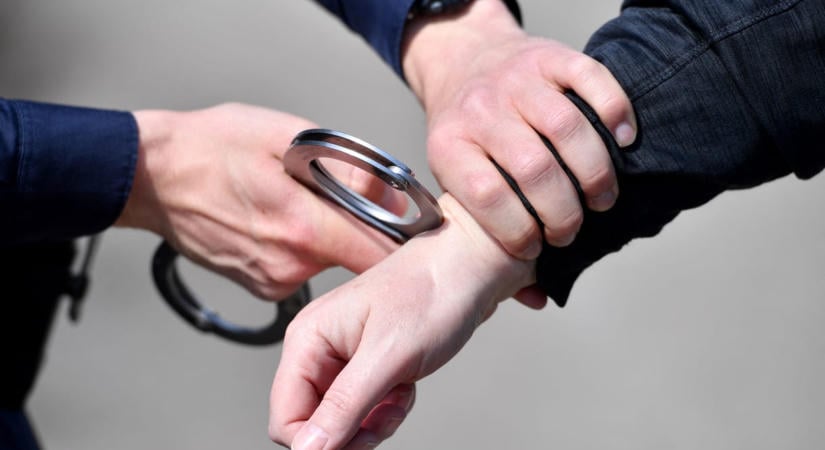 Áltitkosügynökök éltek vissza az NVVH nevével, 2 milliárd forintot próbáltak kicsalni