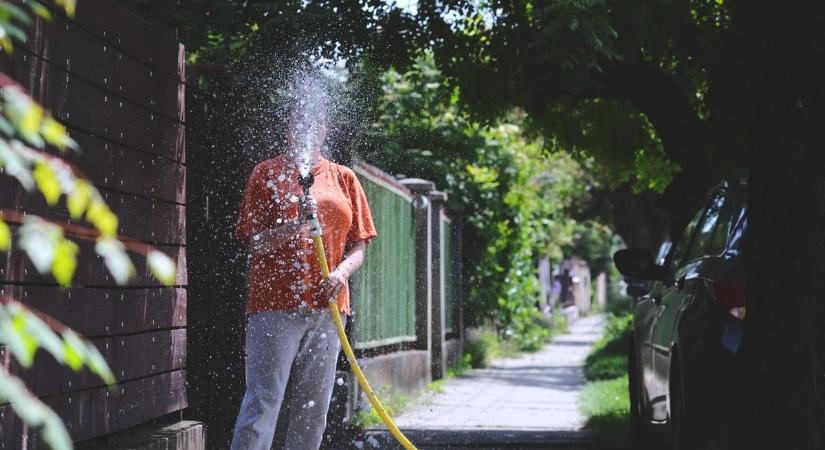Vizet ad az önkormányzat a locsoláshoz a baranyai településen – Így lehet jelezni, ha kell