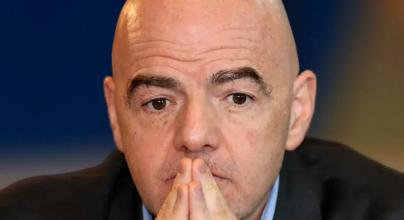 Gianni Infantino bocsánatot kért, de marad a FIFA elnöke