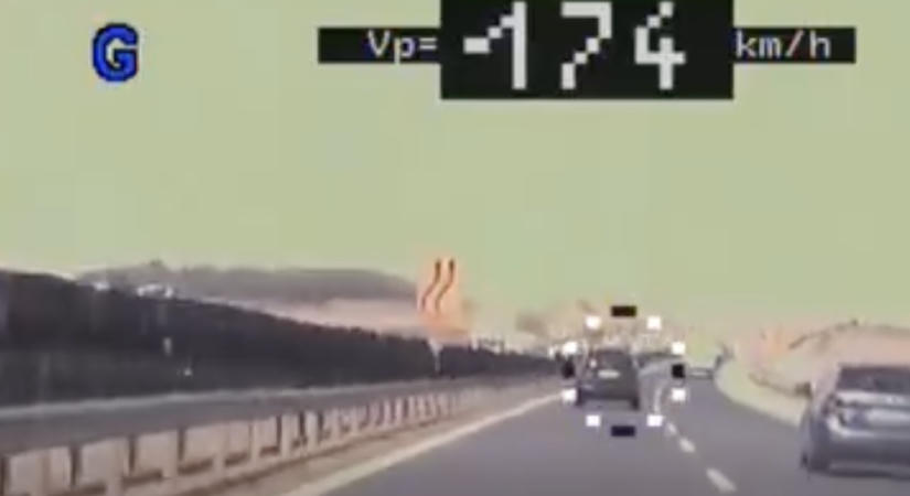 A rendőrök orra előtt száguldott 174-gyel a 100-as szakaszon az M1-esen
