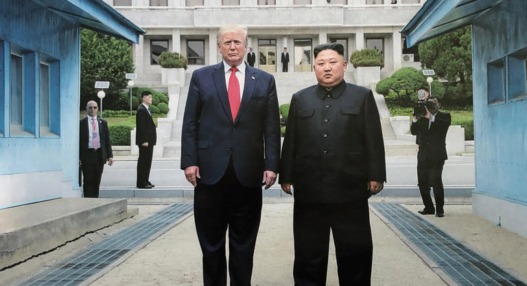 Donald Trump gesztust tett Kim Dzsongunnak, ő hálából tovább építi az atomarzenálját