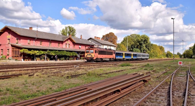 Teljesen átíródik a Barcs és Pécs közötti utazás – mutatjuk, hogy érinti a vágányzár a somogyi utasokat