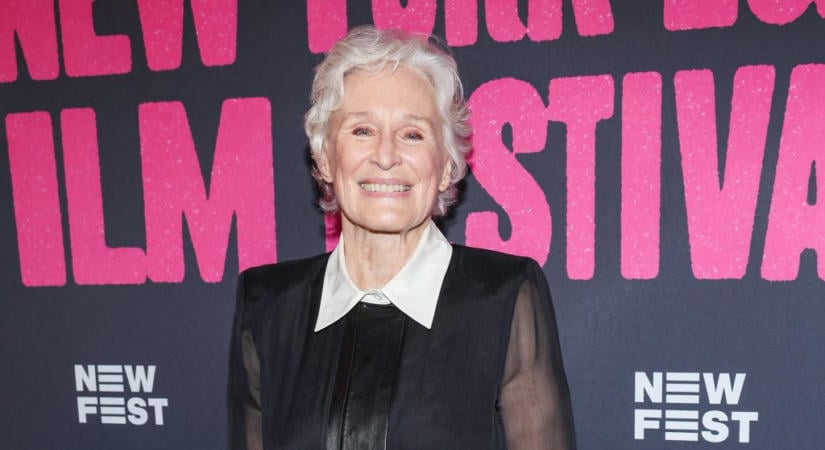 „Ne aggódjatok, remekül érzem magam” – Glenn Close elárulta, miért jár bottal