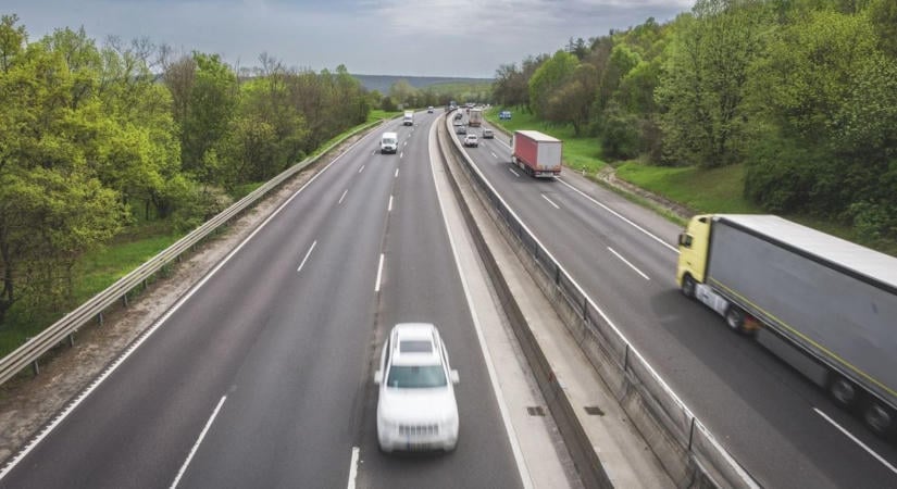 Száguldozás az M6-oson: 214 km/órás átlagot is mértek - komoly következményekkel járhat ez minden autósra