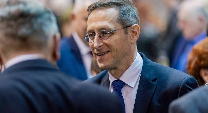 Áll a bál?! Varga Mihály -mintha mi sem történt volna- Első Karcagi Keresztény Bálozott egy jót!