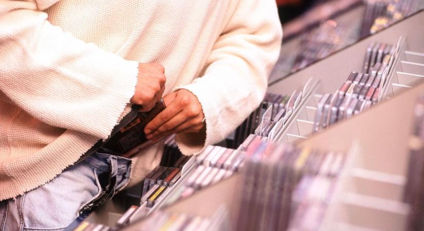 Visszafordult a zsákmányért – dulakodás alakult ki egy 8 ezres parfüm miatt Cegléden