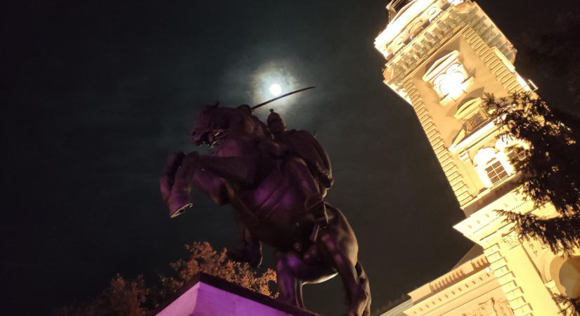 Részleges holdfogyatkozás lesz augusztus végén