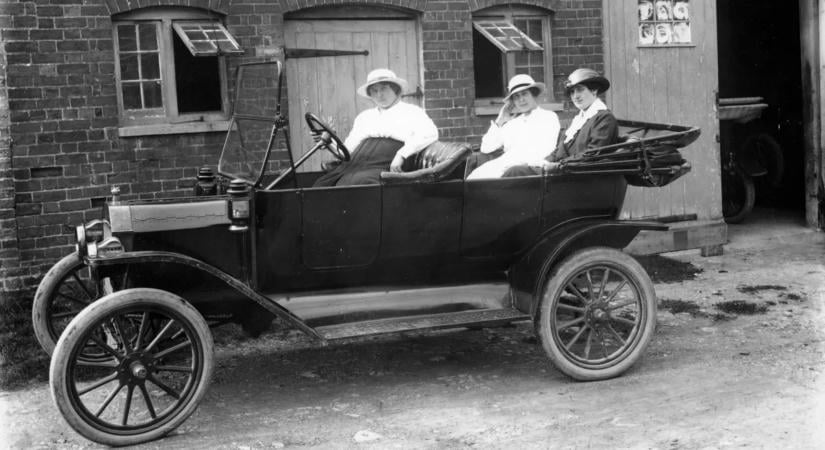 118 éve gördült le a futószalagról az első Ford T-Modell: retró fotók – így készült a legendás autó
