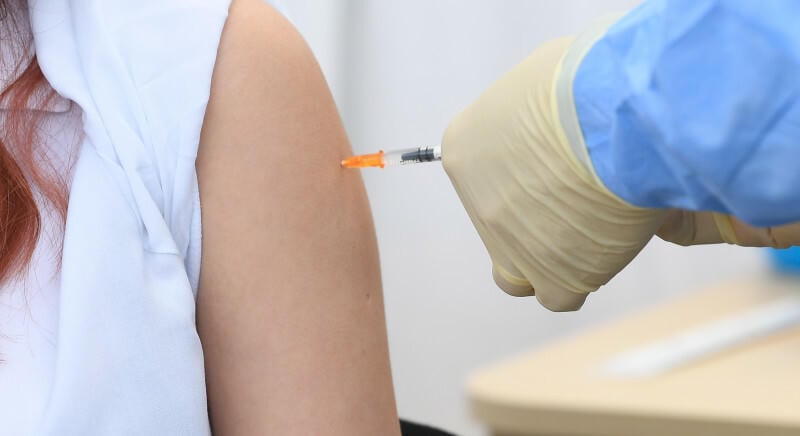 Közeleg az influenzaszezon – Ki kaphat ingyen vagy féláron védőoltást?