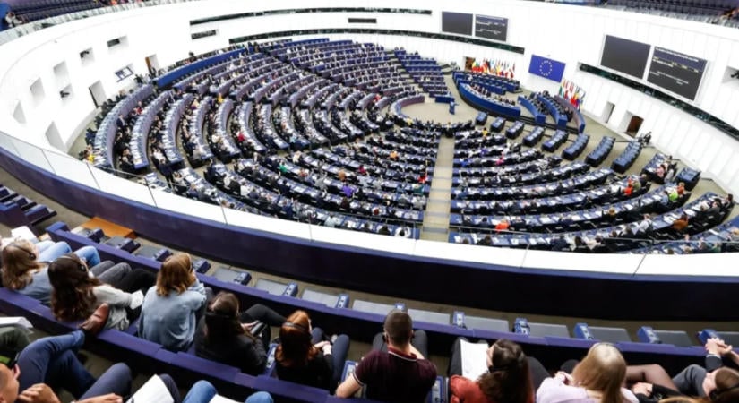 Az Európai Parlament még mindig a meghívásra vár