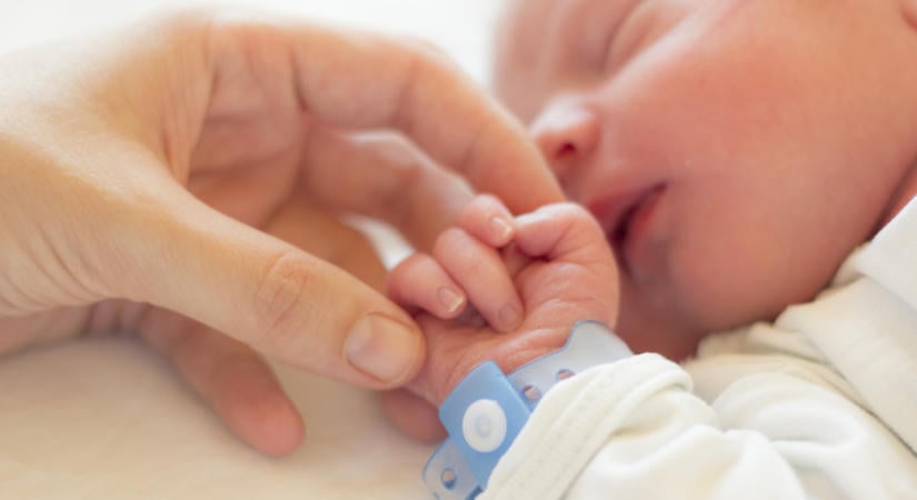 Így változik a kórházban hagyott csecsemők sorsa a módosított gyermekvédelmi törvény szerint