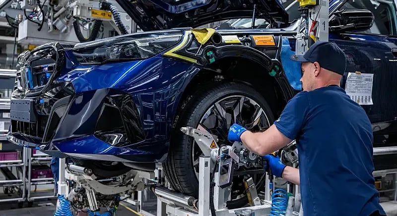 A BMW és a Mercedes aranykalitkájából nehéz kilépni