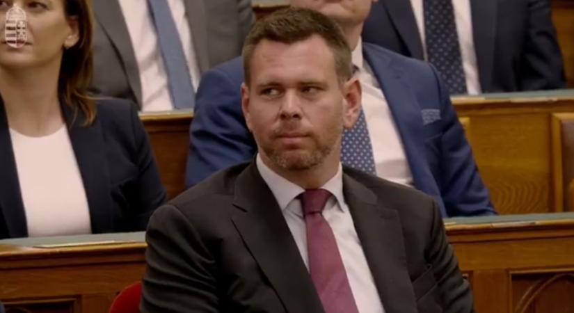 Vitézy kezdte a napirend előtti felszólalásokat