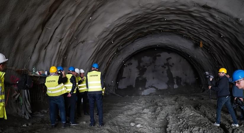 Küzdelmes autópálya-építés – Áttörték a Bojca 1. alagút első járatát (VIDEÓ)