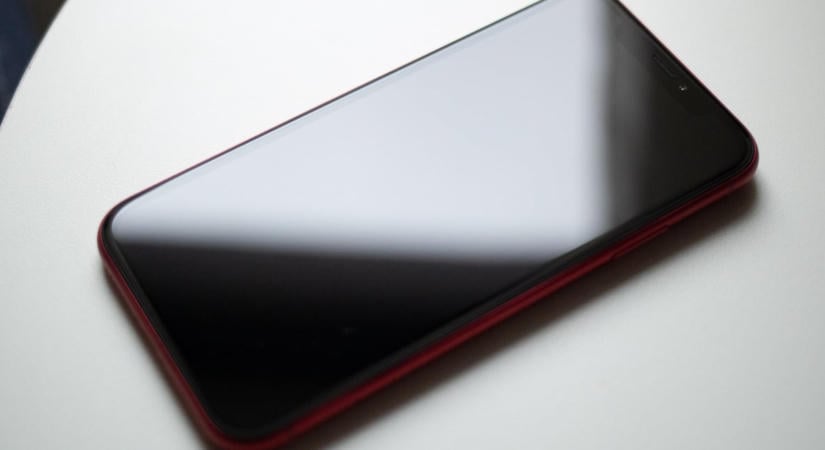 Érdemes védőfóliát tetetni a mobiltelefon képernyőjére? Ezt mondja az Apple alelnöke