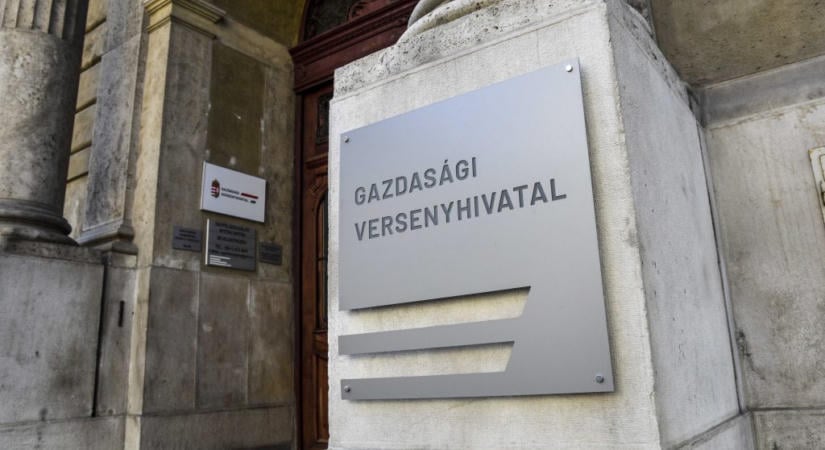 G7: Szijjártó Péter fotójával dekorláhatta irodáját a GVH elnökhelyettese, a hivatal szerint ez magánügy