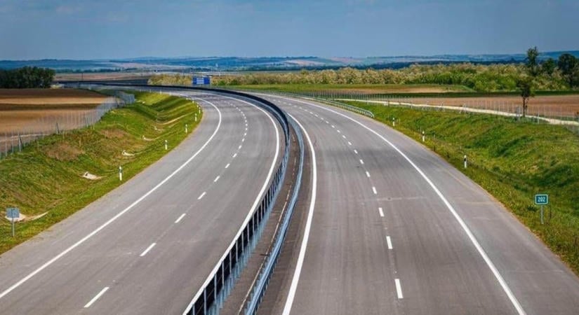 105 milliárdos különbség az M6-osnál: Vitézy szerint túlárazott szerződést váltottak le