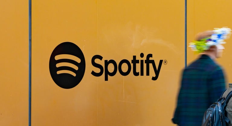 Hatalmas változást jelentett be a Spotify, év végéig minden felhasználóhoz elér