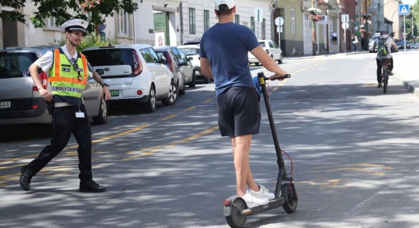 Jogosítvány, bukósisak, korhatár: így szigorodnak az e-rollerezés szabályai