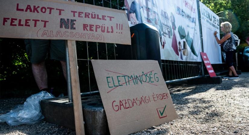 Néha napi százszor gyakorolják a fel- és leszállást a fejük felett, elegük lett