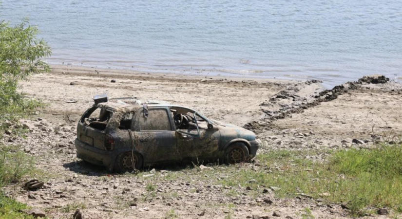 Meglett a 13 éve Dunában pihenő Corsa tulajdonosa