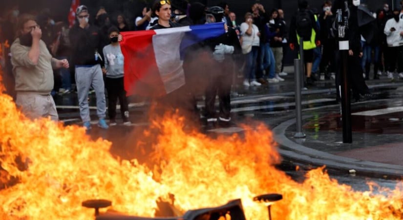 A lakhatási válságtól a középiskolai blokádokig: mi áll a francia tiltakozási hullám hátterében?