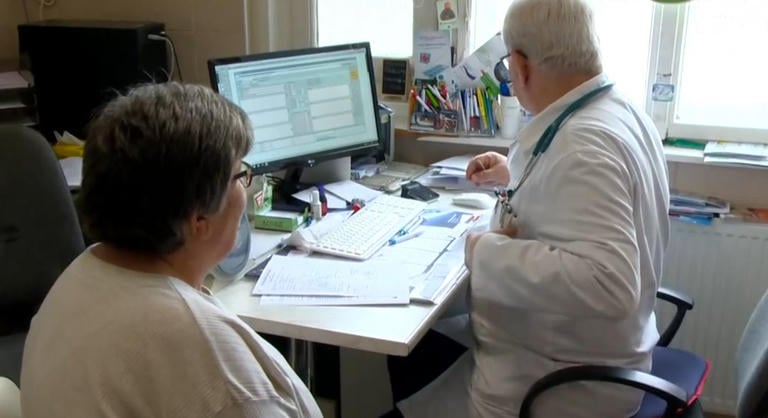 Meghalt egy háziorvos, mielőtt befejeződött volna az orvosi ügyeleti rendszer miatt indult pere