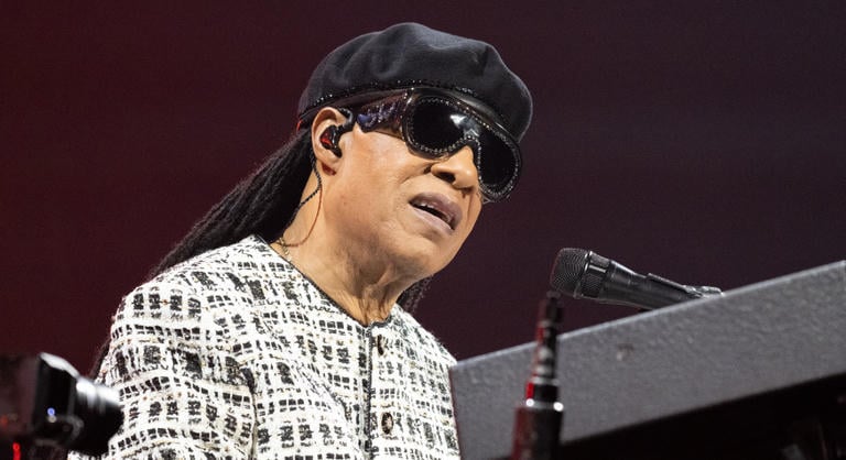 Sokkolta Stevie Wonder volt menyasszonyát, hogy az énekes most kipenderítené a házából