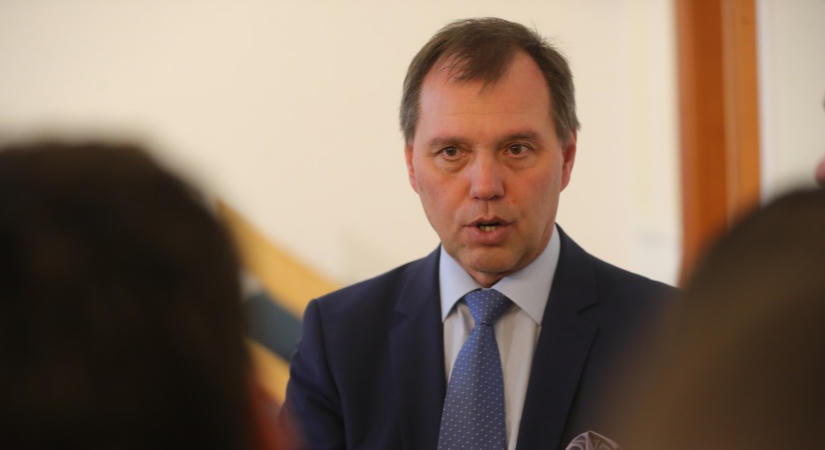 Leköszönt posztjáról Dr. Szlávik János: Megvan, ki veszi át a sztárorvos helyét