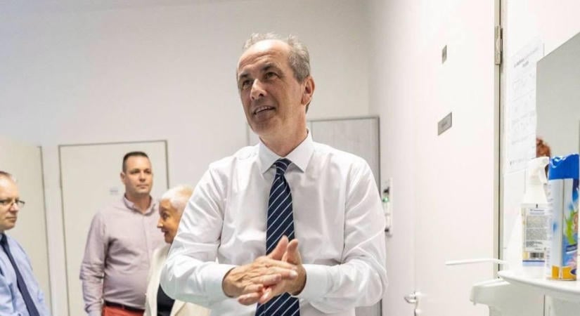 Az egészségügyi miniszter saját nővére is tiltakozik a szívhangrendelet tervezett gyengítése ellen