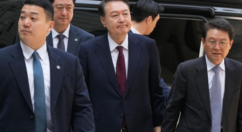 Az életfogytiglan és a 30 év mellé felfüggesztett börtönbüntetést is kapott a dél-koreai exelnök
