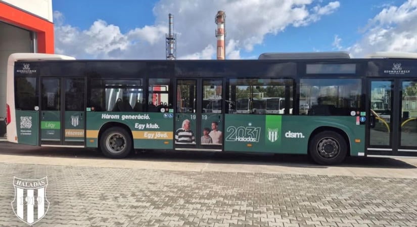 Haladás-busz rójja Szombathelyen a várost - Fotó
