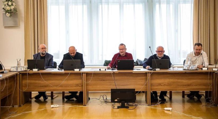 Egymásnak estek az Éljen Szekszárd képviselői