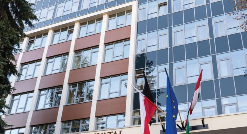 Lezuhant a kormányhivatal épületéről, meghalt egy munkás Szegeden