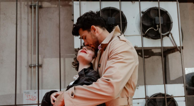 Nem zuhanyoznak randi előtt, mert azt hiszik, így vonzóbbak lesznek: terjed a „pheromone-maxxing”